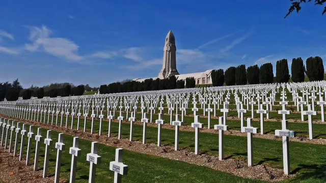 Gedenkstätte (Foto: Georges Pulfer) Gedenkstätte (Foto: Georges Pulfer)