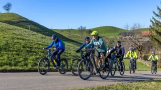 2503-Männerschweiss-E-Bike Einrollen-Foto Ralf Turtschi (1) (Foto: Ralf Turtschi) 2503-Männerschweiss-E-Bike Einrollen-Foto Ralf Turtschi (1) (Foto: Ralf Turtschi)