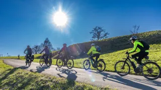 2503-Männerschweiss-E-Bike Einrollen-Foto Ralf Turtschi (3) (Foto: Ralf Turtschi) 2503-Männerschweiss-E-Bike Einrollen-Foto Ralf Turtschi (3) (Foto: Ralf Turtschi)
