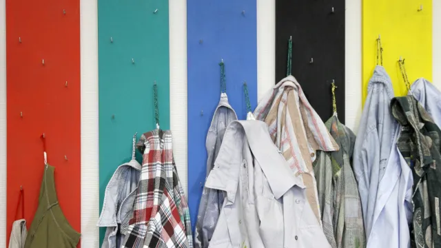 Garderobe (Foto: Bernhard Nauli) Garderobe (Foto: Bernhard Nauli)