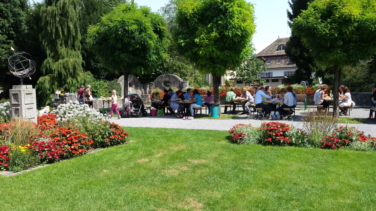 Mittagessen im Park (Foto: Erika und Walter Rusterholz)